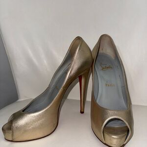 Authenthic Christian Louboutin Peep Toe